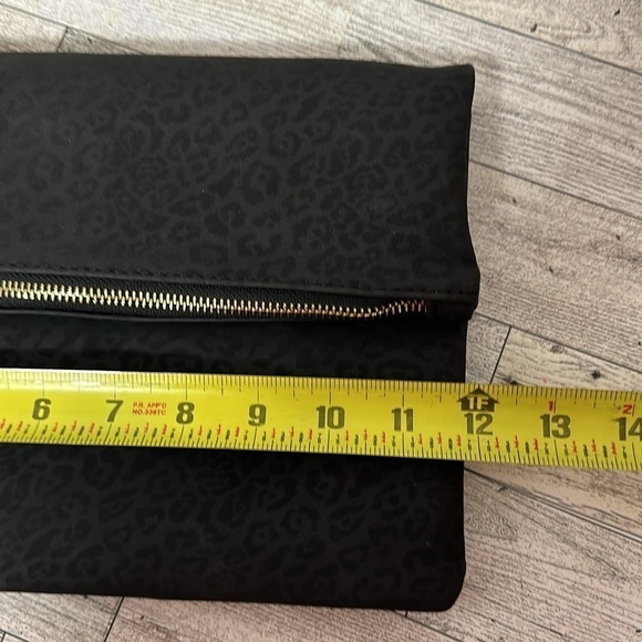 SHIRALEAH of CHICAGO VEGAN black leopard print clutch - Picture 4 of 13